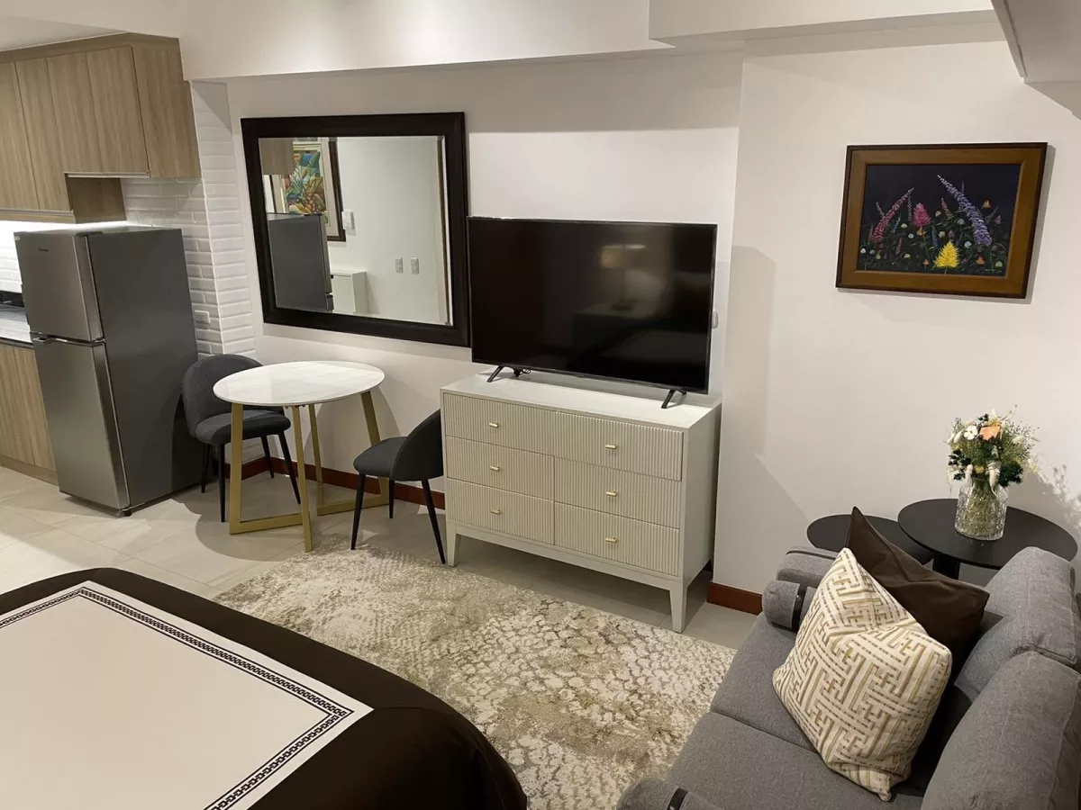 "The Royalton at Capitol Common, Studio Unit for Rent at Pasig City"04