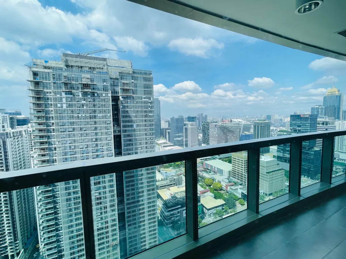 "East Gallery Place: 3BR  242 sqm, Semi-Furnished, 2 parkg, P250,000/mo."05