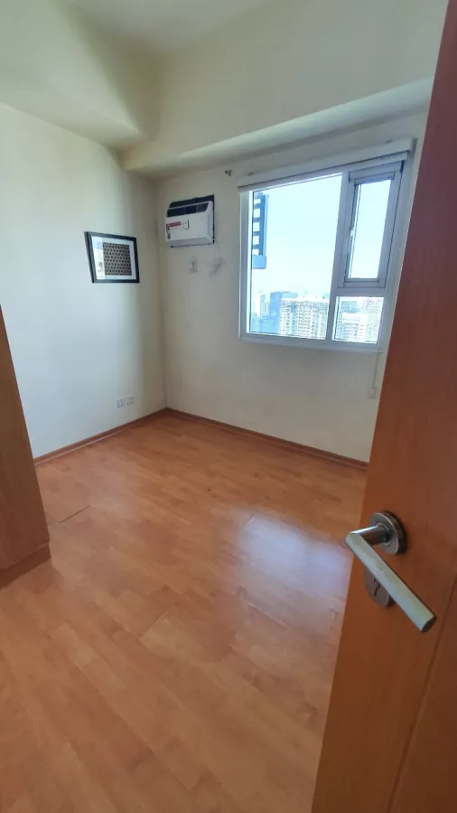 "Trion 1: 3BR  40th Floor, 100 sqm, Fully Furnished, 1 parking, P80,000"08