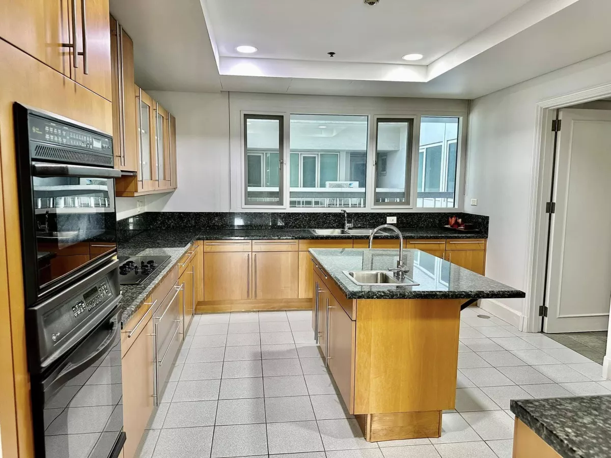 "Semi-Furnished 3 Bedroom Unit For Rent at One Roxas Triangle, Makati Cirt"04