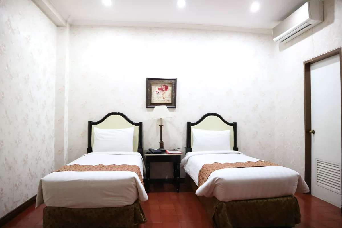 Fully furnished 1 bedroom unit in Intramuros Manila for Rent05