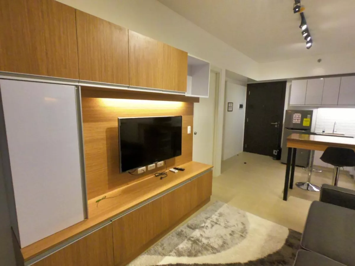 "For Rent 1 Bedroom w/ Parking, Furnished at Avida Towers Verte, BGC, Taguig City"03