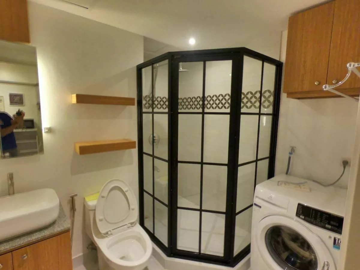 "For Rent 1 Bedroom w/ Parking, Furnished at Avida Towers Verte, BGC, Taguig City"10