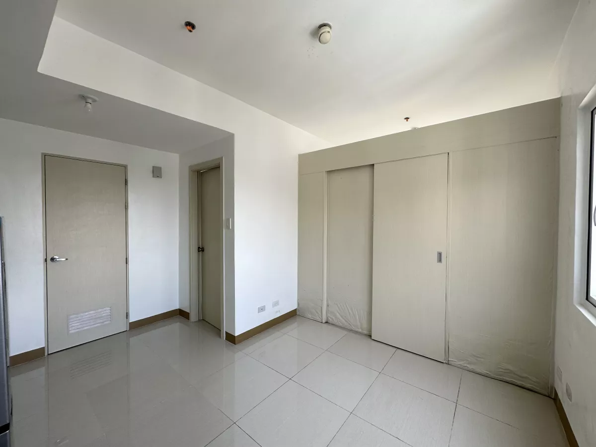 "2 Bedroom Unit South Residences SM Southmall Complex, Las Piñas City"06