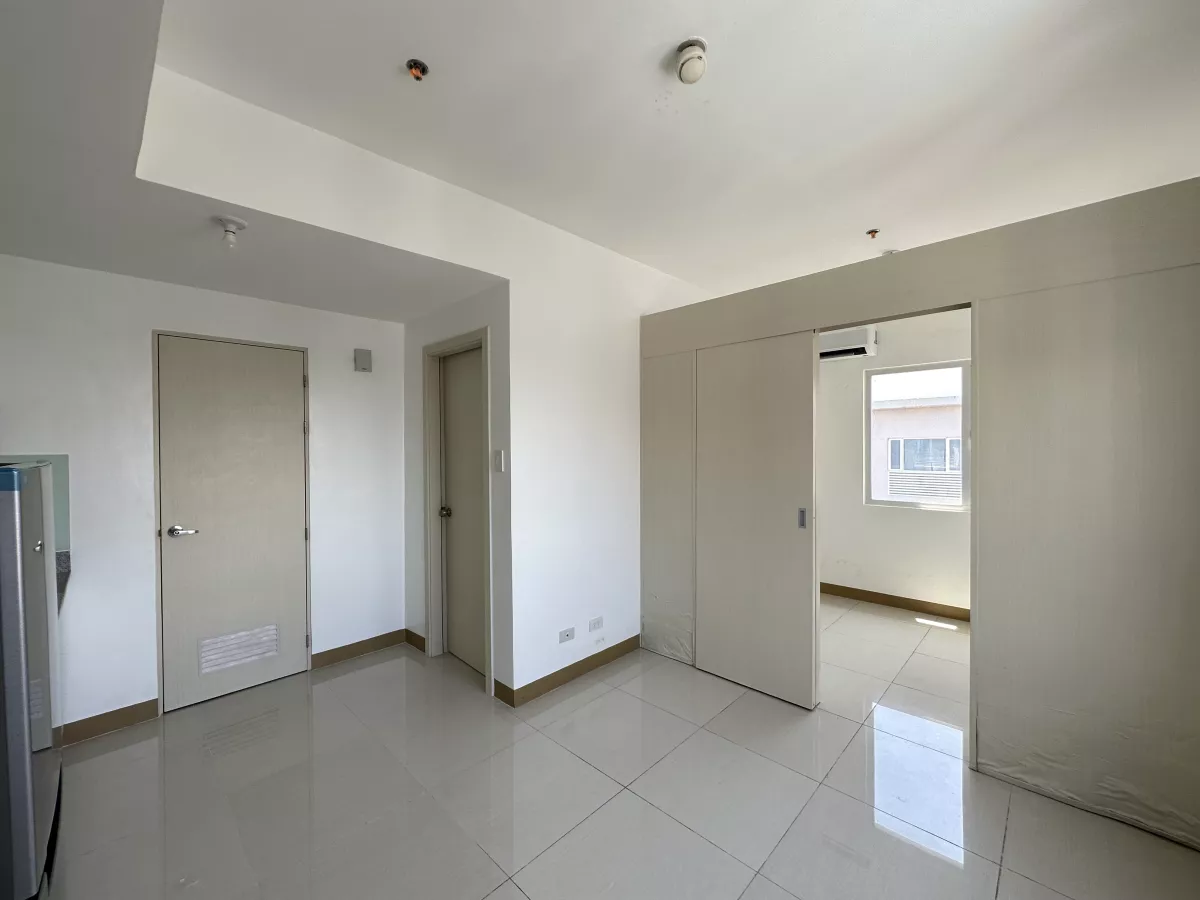 "2 Bedroom Unit South Residences SM Southmall Complex, Las Piñas City"07