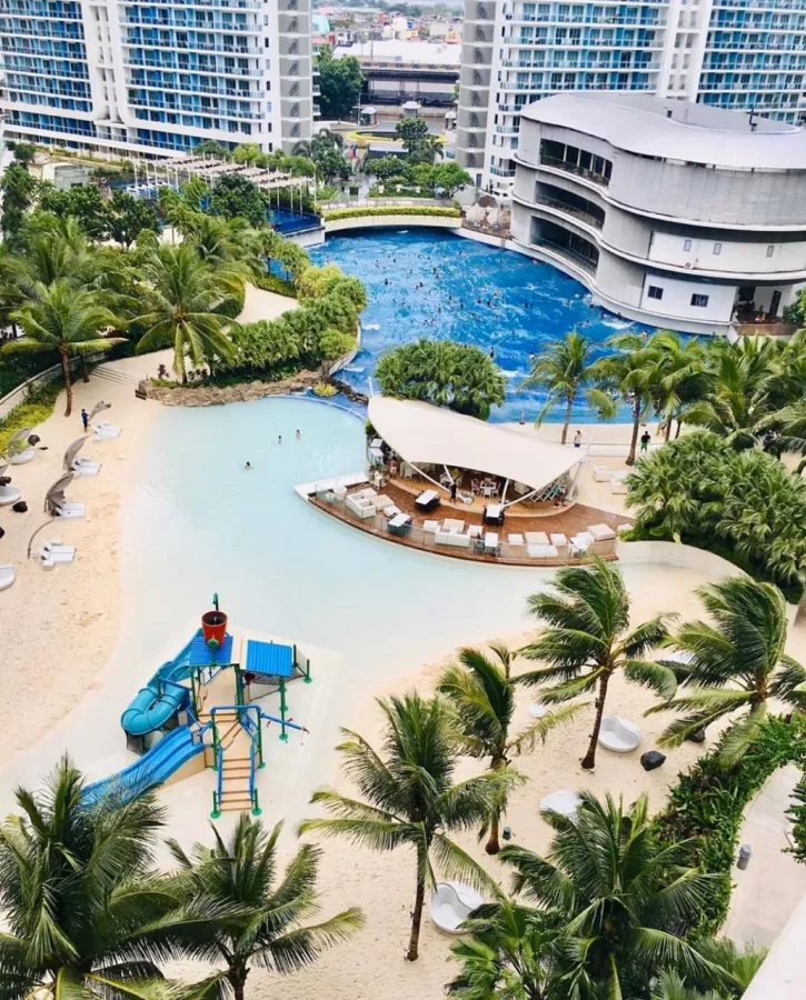 1 Month Free - Furnished Cozy 1 Bedroom in Azure Urban Residences03
