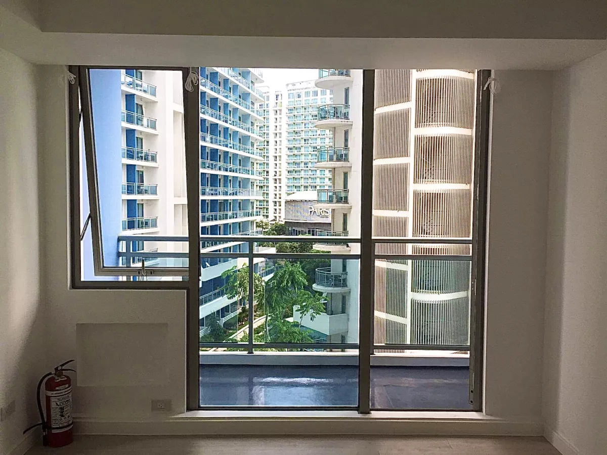 1 Month Free - Furnished Cozy 1 Bedroom in Azure Urban Residences07
