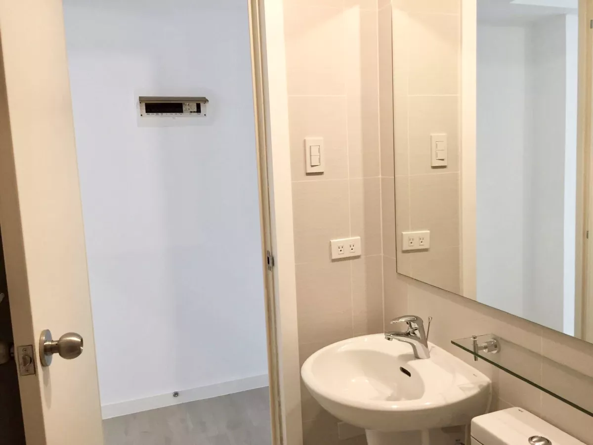 1 Month Free - Furnished Cozy 1 Bedroom in Azure Urban Residences08