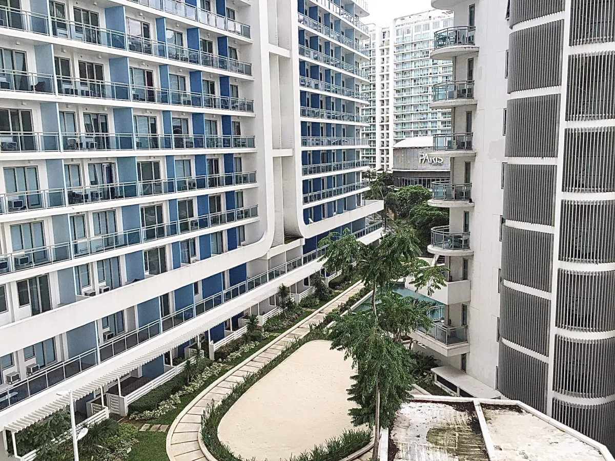1 Month Free - Furnished Cozy 1 Bedroom in Azure Urban Residences10