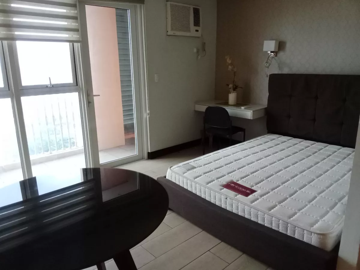 Studio Unit for Rent with Stunning Grand Canal Views ✨04
