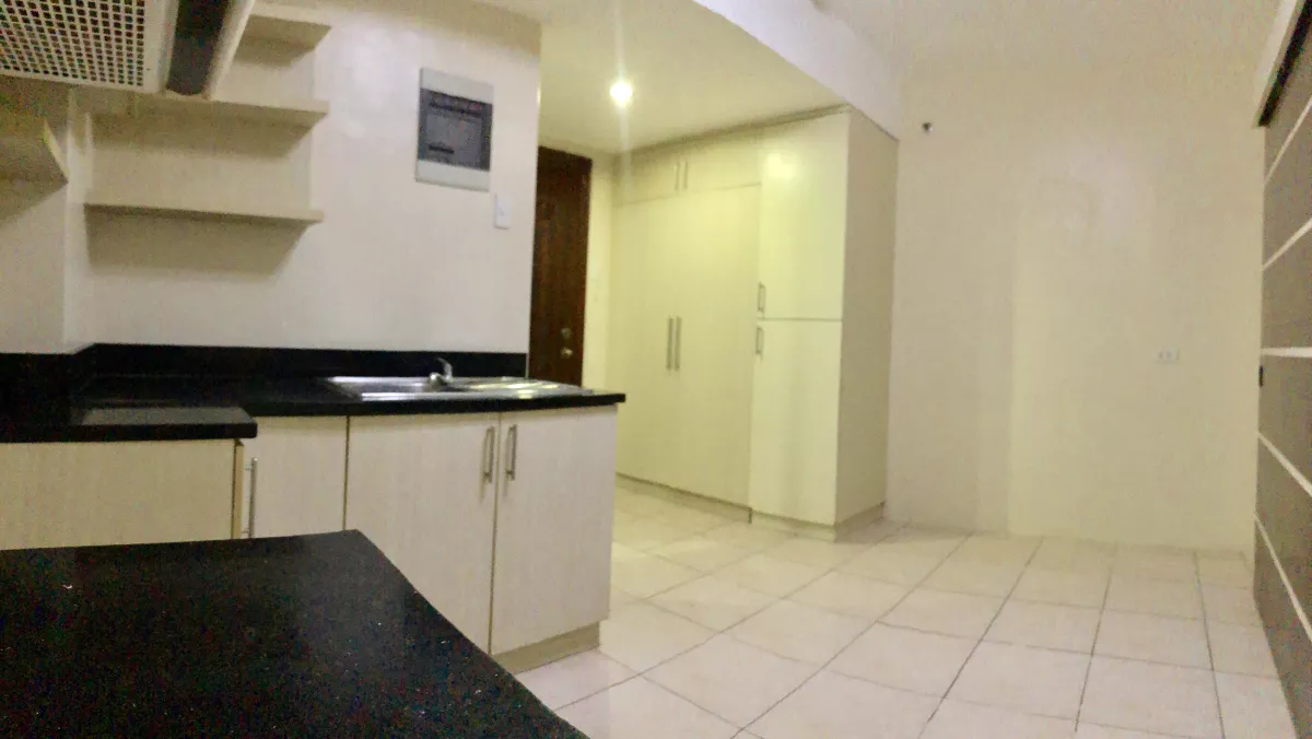 Affordable 1 Bedroom Condo unit in Woodcrest Guadalupe Cebu City for rent04