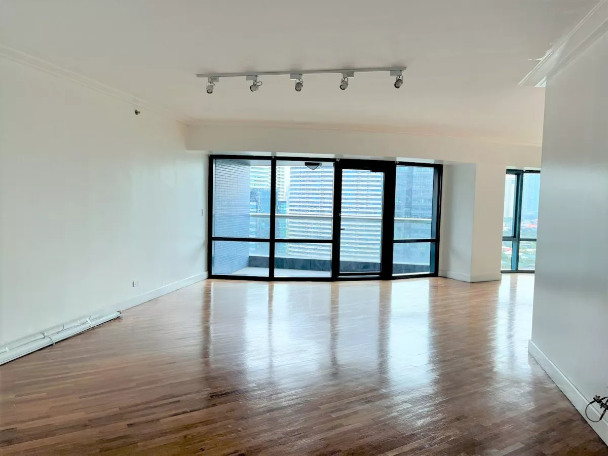 Rare Unfurnished 3BR Condominium in Luna Gardens Rockwell for Rent04