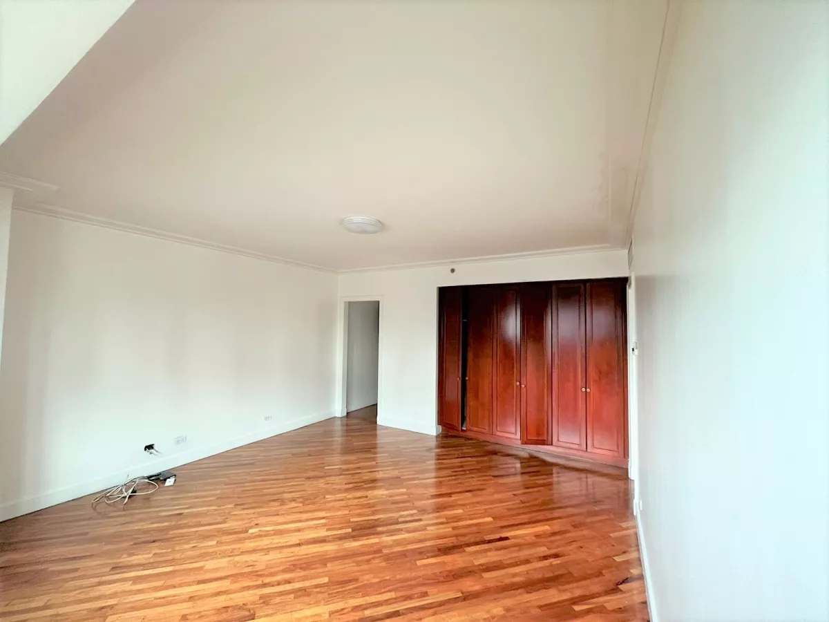 Rare Unfurnished 3BR Condominium in Luna Gardens Rockwell for Rent05