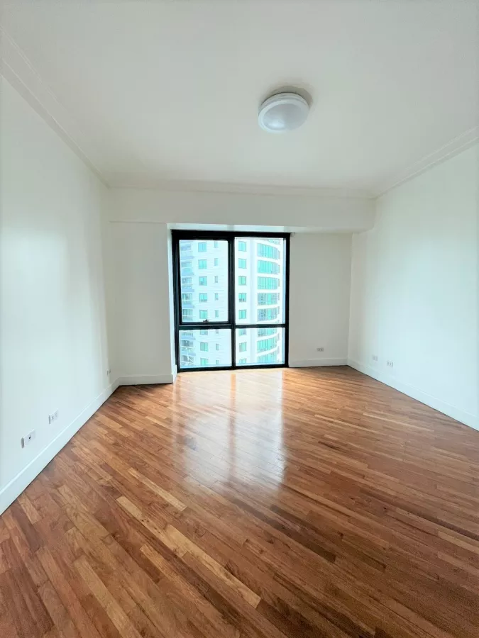 Rare Unfurnished 3BR Condominium in Luna Gardens Rockwell for Rent06