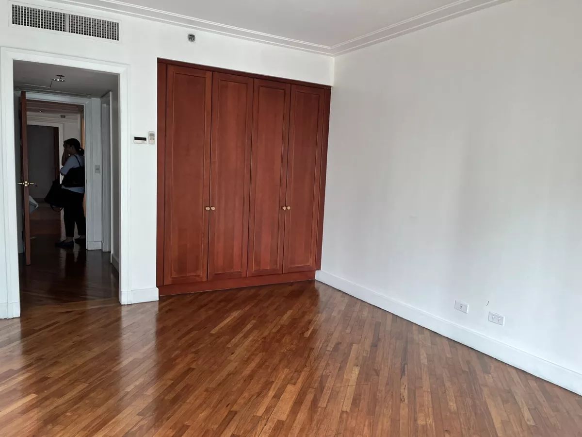 Rare Unfurnished 3BR Condominium in Luna Gardens Rockwell for Rent07