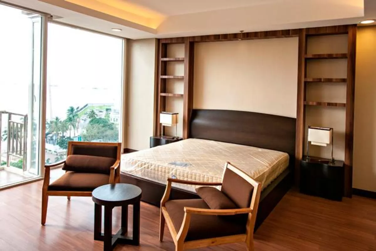 "3-Bedroom Unit (Fully Furnished) Facing Manila Bay For Rent in Ermita, Manila"04