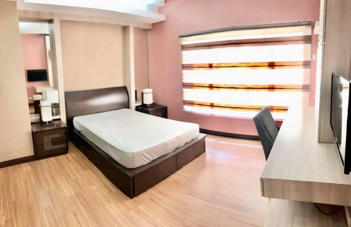 "3-Bedroom Unit (Fully Furnished) Facing Manila Bay For Rent in Ermita, Manila"07