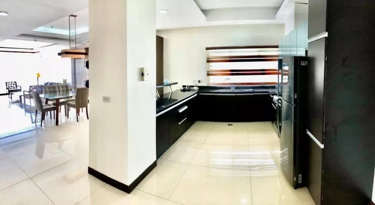 "3-Bedroom Unit (Fully Furnished) Facing Manila Bay For Rent in Ermita, Manila"08