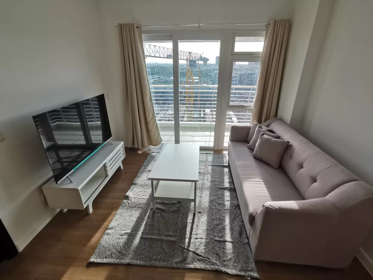 Fully Furnished 1BR with Balcony for Rent in The Veranda Taguig03