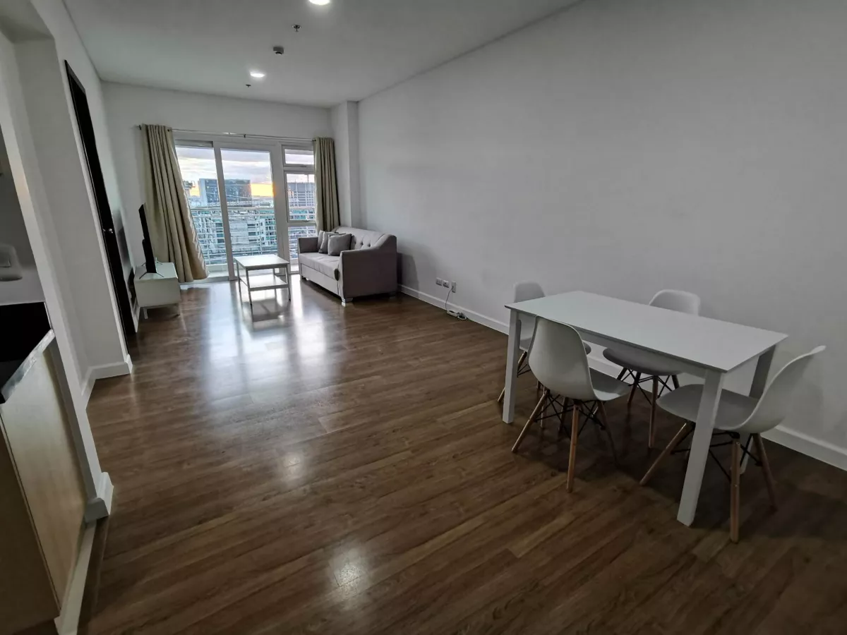 Fully Furnished 1BR with Balcony for Rent in The Veranda Taguig04