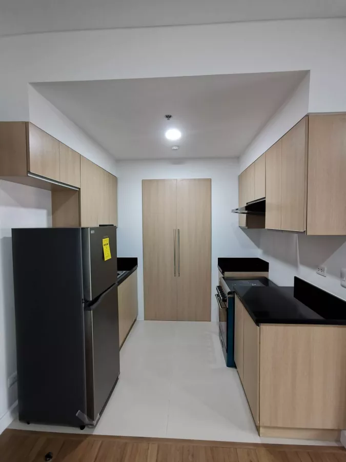 Fully Furnished 1BR with Balcony for Rent in The Veranda Taguig05