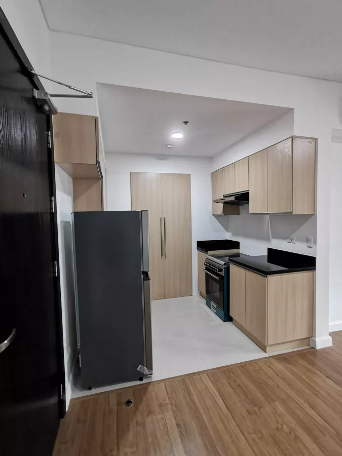 Fully Furnished 1BR with Balcony for Rent in The Veranda Taguig08