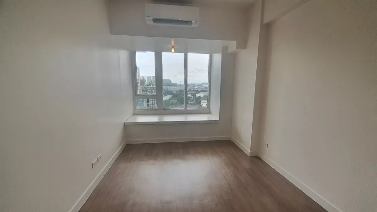 For Rent 152sqm with 3 Bedroom Condominium at Oak Harbor Residences in Parañaque02