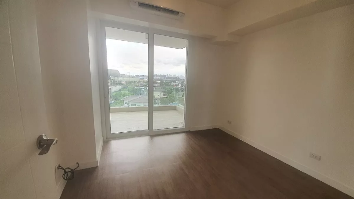 For Rent 152sqm with 3 Bedroom Condominium at Oak Harbor Residences in Parañaque04