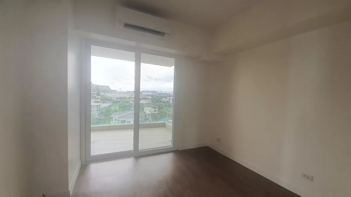 For Rent 152sqm with 3 Bedroom Condominium at Oak Harbor Residences in Parañaque05