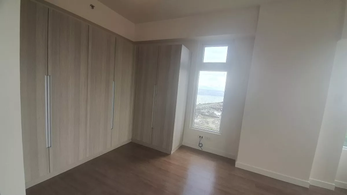 For Rent 152sqm with 3 Bedroom Condominium at Oak Harbor Residences in Parañaque08