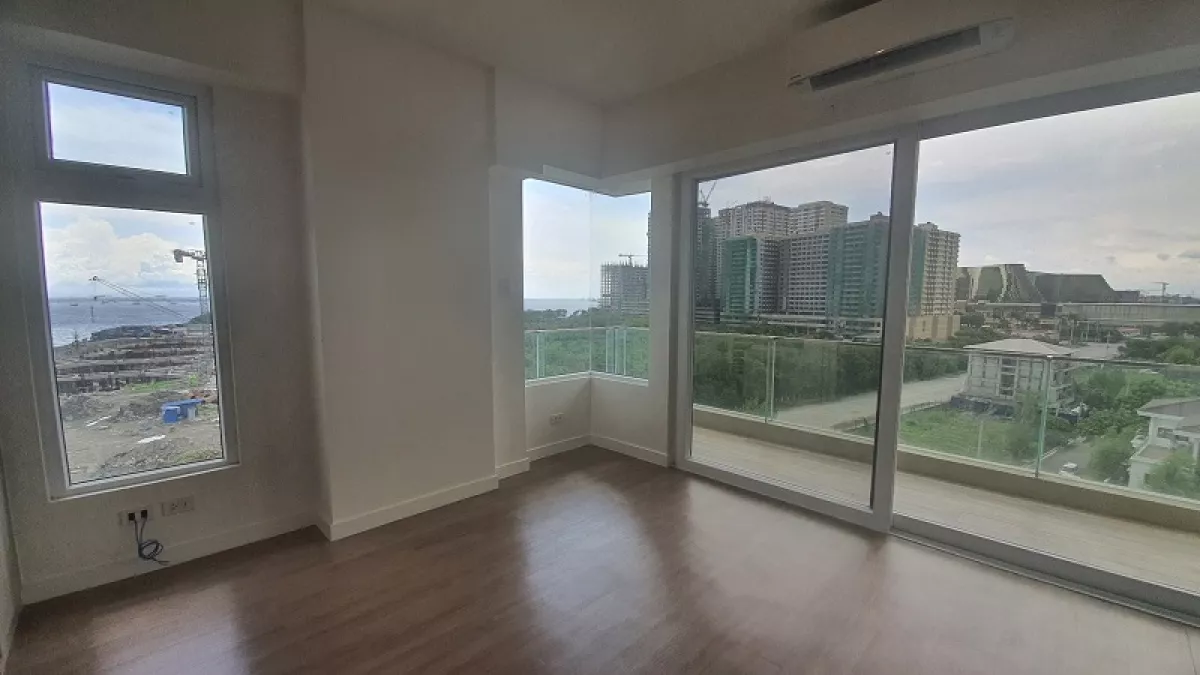 For Rent 152sqm with 3 Bedroom Condominium at Oak Harbor Residences in Parañaque09