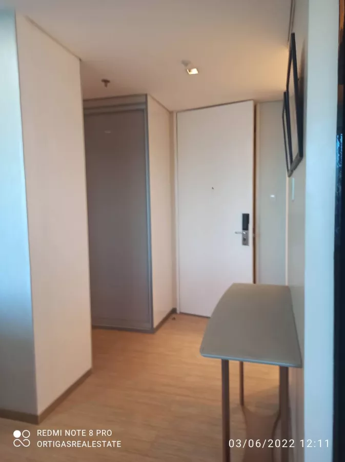 Fully Furnished 2 Bedroom Condominium For Lease02