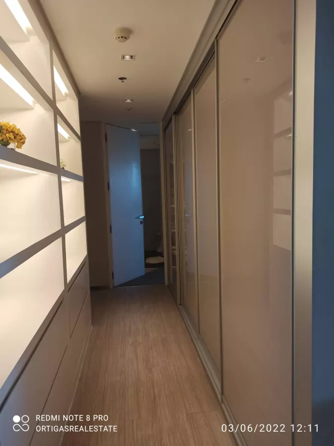 Fully Furnished 2 Bedroom Condominium For Lease05