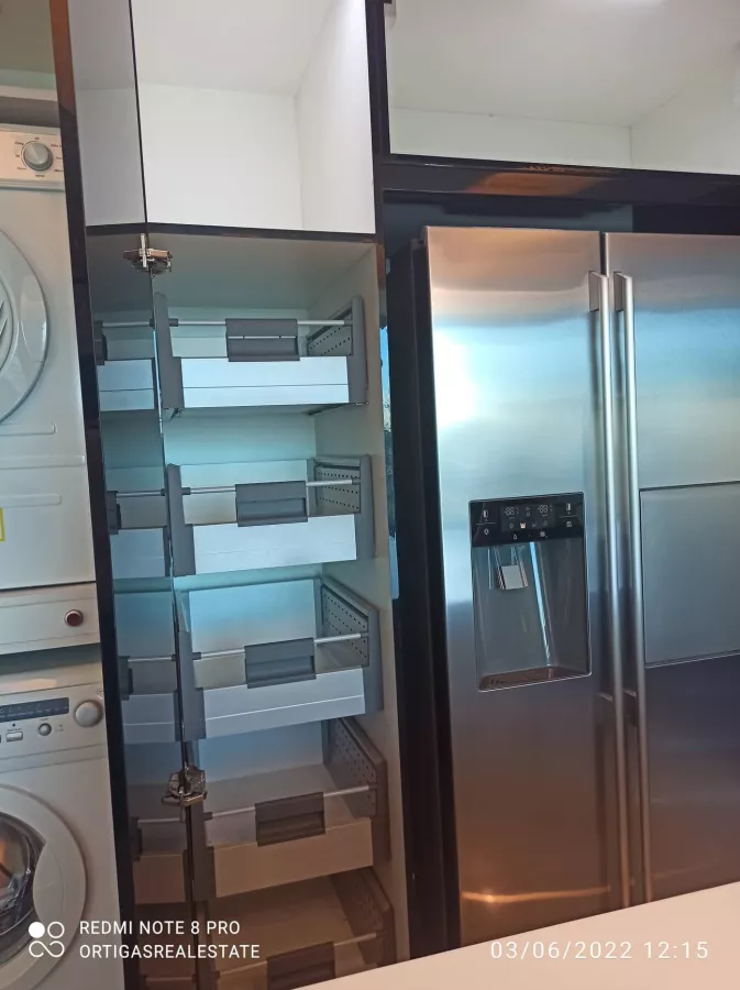 Fully Furnished 2 Bedroom Condominium For Lease09