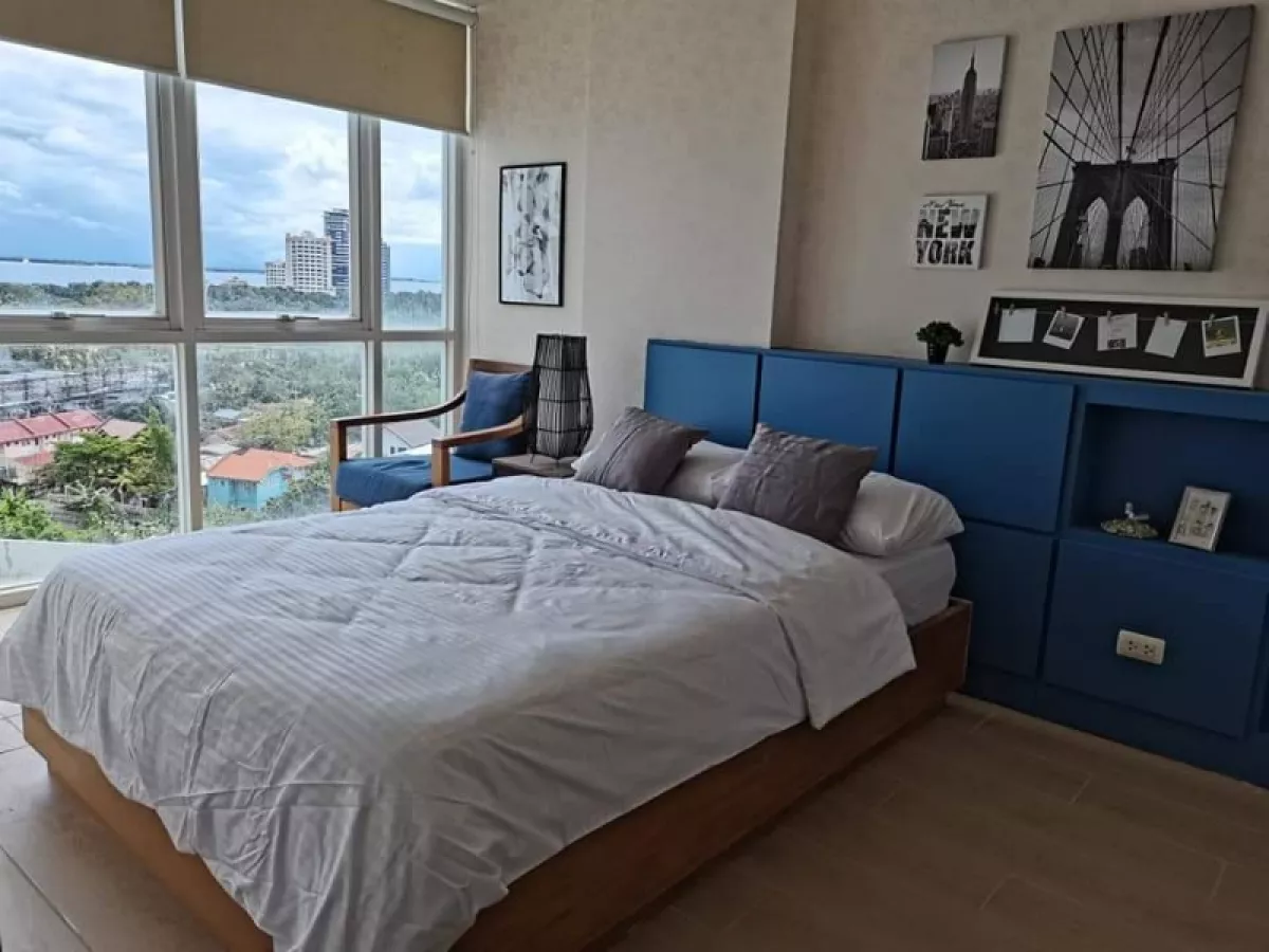 Executive 1BR Condo with Balcony in Mactan Newtown (Seaview)01