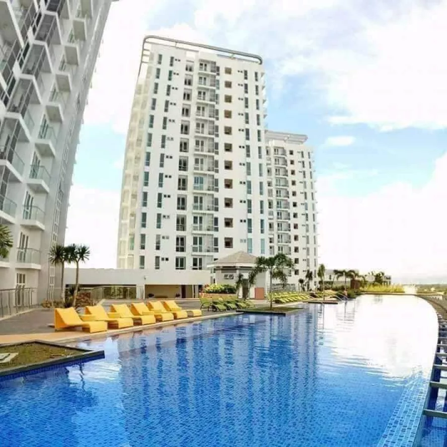 Executive 1BR Condo with Balcony in Mactan Newtown (Seaview)02