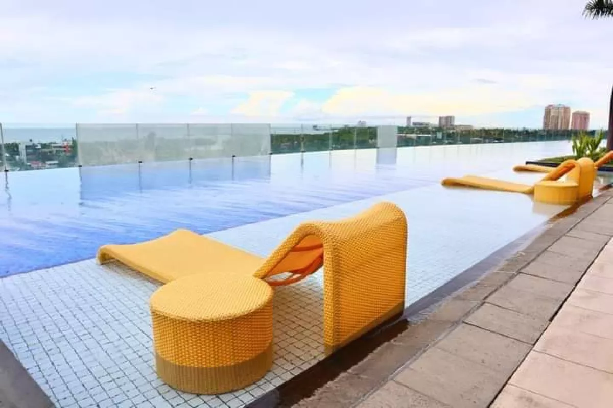 Executive 1BR Condo with Balcony in Mactan Newtown (Seaview)03