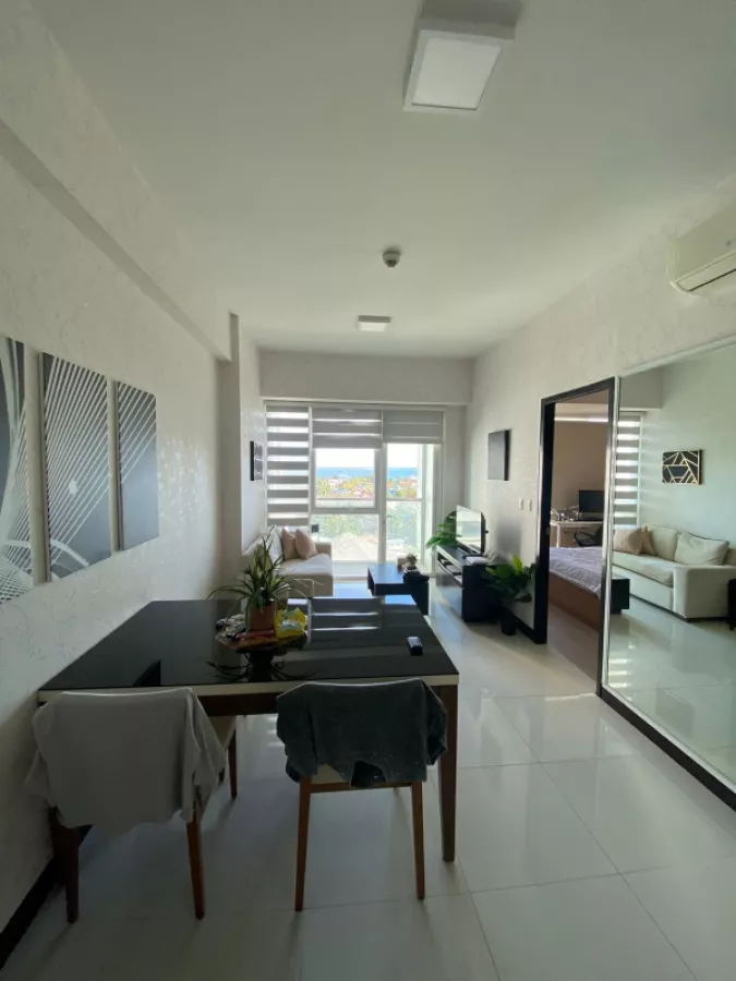Executive 1BR Condo with Balcony in Mactan Newtown (Seaview)08
