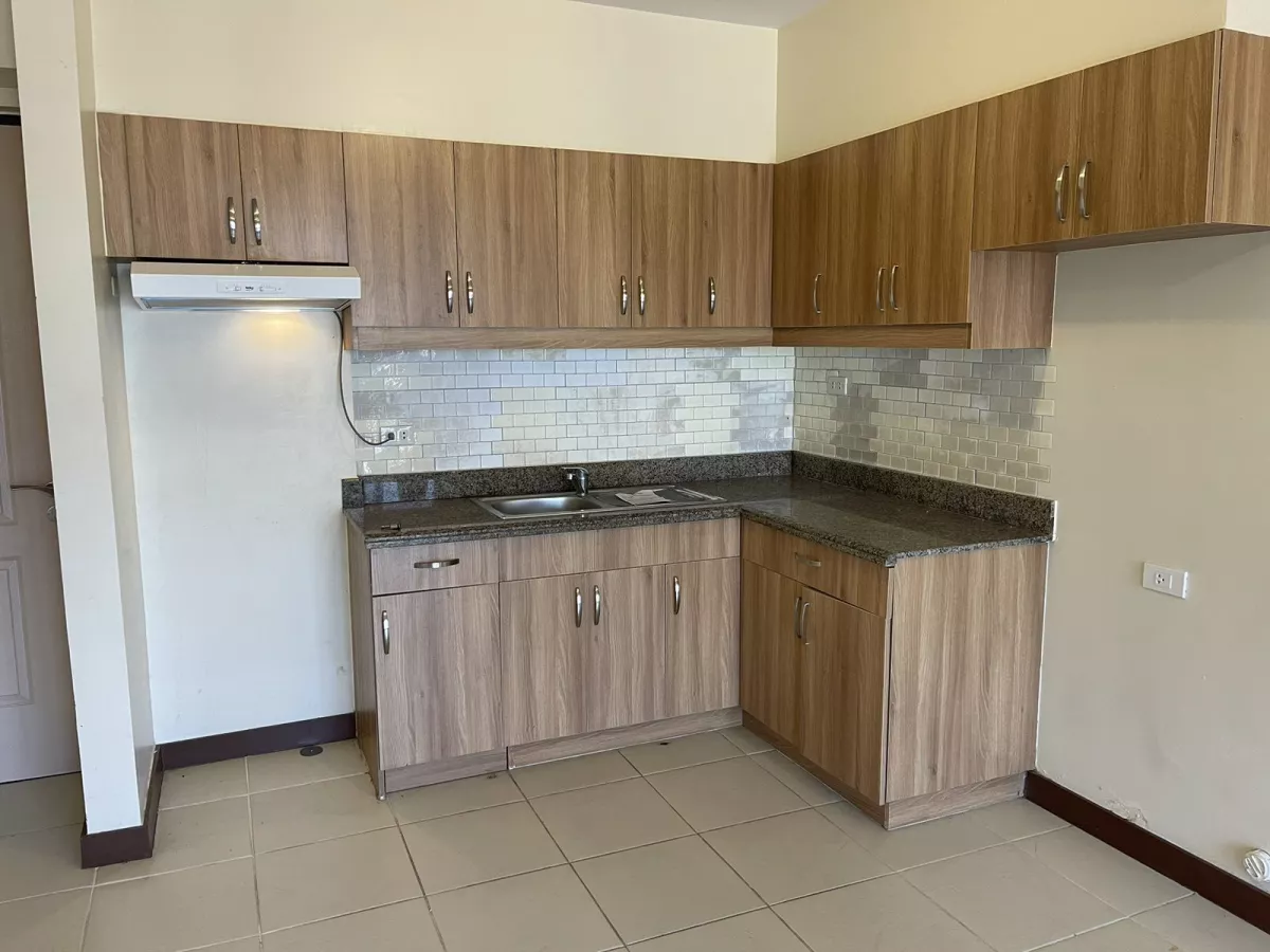 3-Bedroom with 1 Parking for Rent in Ivory Wood near BGC and McKinley Hill03