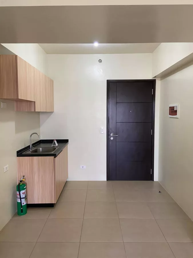"One Bedroom Unit For Rent at Avida Towers Cloverleaf, Balintawak, Quezon City"09