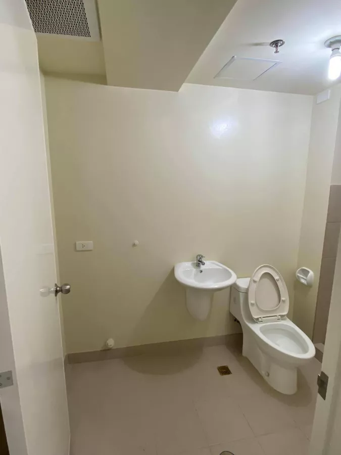 "One Bedroom Unit For Rent at Avida Towers Cloverleaf, Balintawak, Quezon City"10