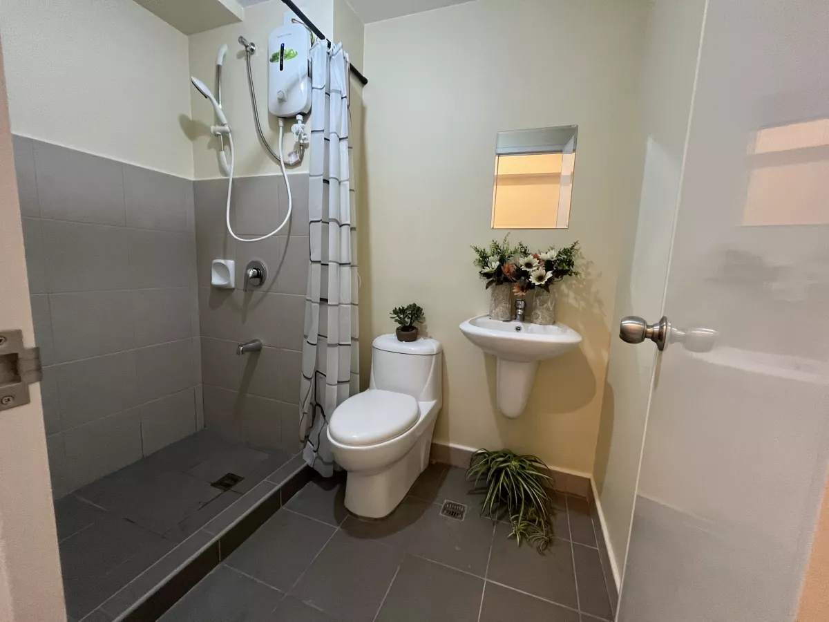 For Rent Studio Unit Fully Furnished in Makati Near Makati Med04