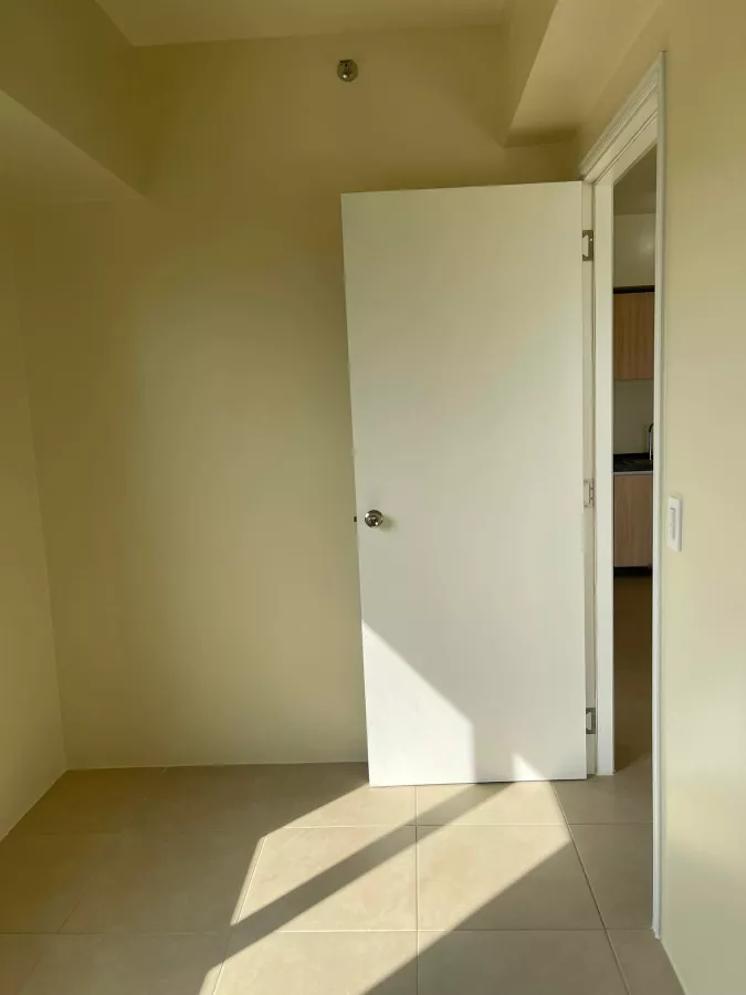 "Three Bedroom Unit with Parking For Rent Avida Towers Cloverleaf, Quezon City"10