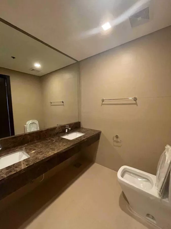 Fully Furnished 2 BEDROOM FOR LEASE in MAKATI (Garden Tower). With Parking!!03