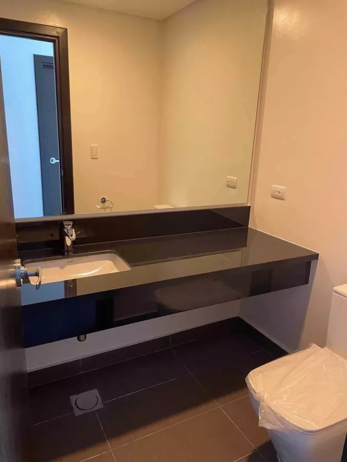 Fully Furnished 2 BEDROOM FOR LEASE in MAKATI (Garden Tower). With Parking!!04