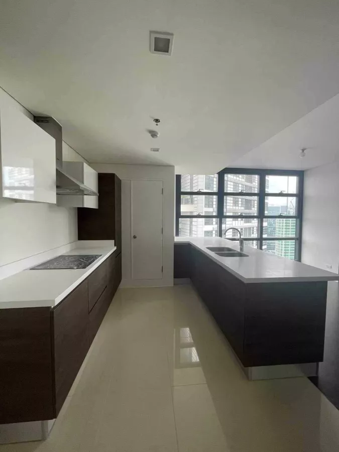 Fully Furnished 2 BEDROOM FOR LEASE in MAKATI (Garden Tower). With Parking!!06