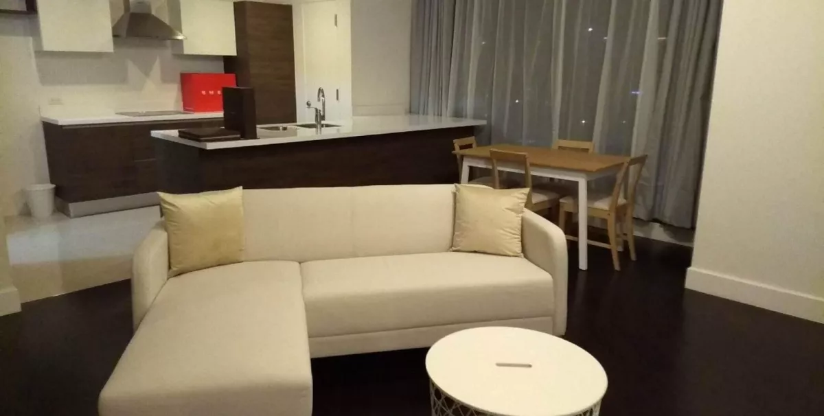 Fully Furnished 2 BEDROOM FOR LEASE in MAKATI (Garden Tower). With Parking!!09