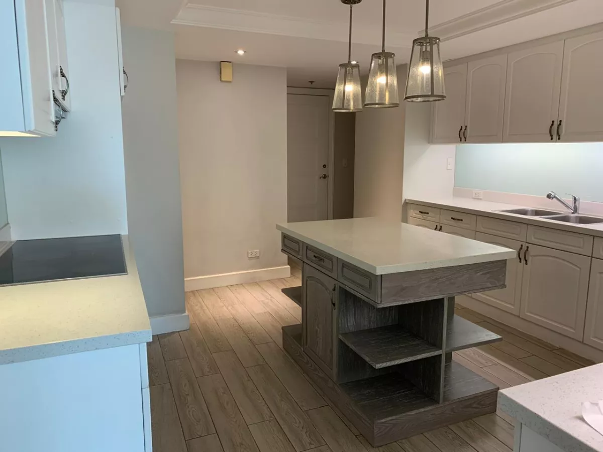 "Luxurious 3 Bedroom 3 Bathroom Condo at Luna Gardens Rockwell, Makati"03