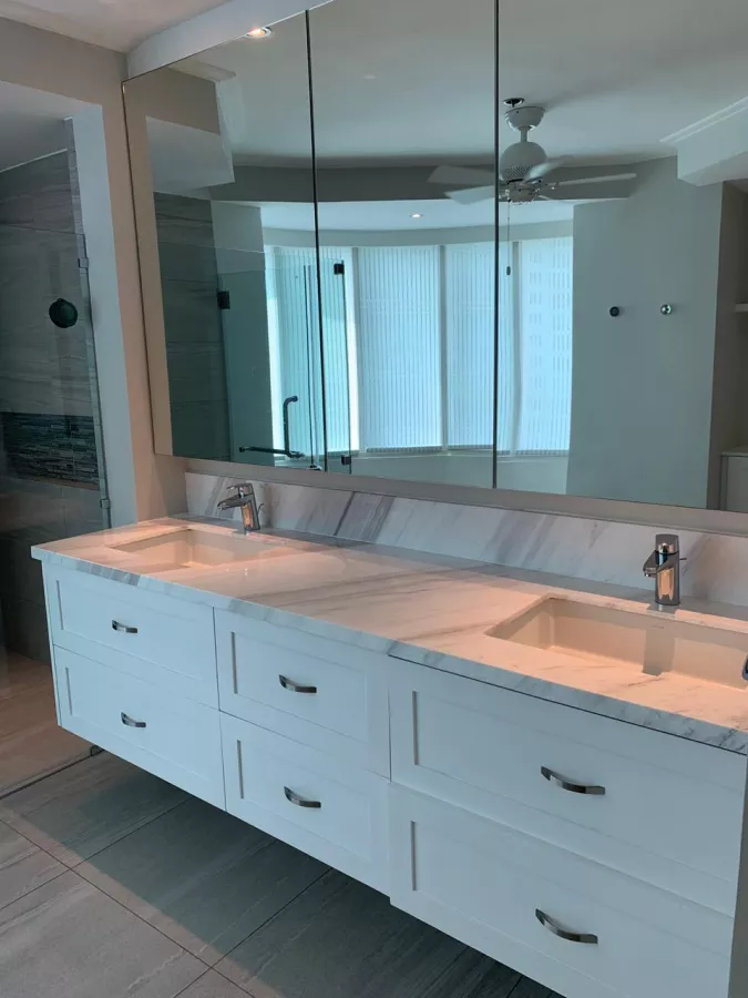 "Luxurious 3 Bedroom 3 Bathroom Condo at Luna Gardens Rockwell, Makati"04