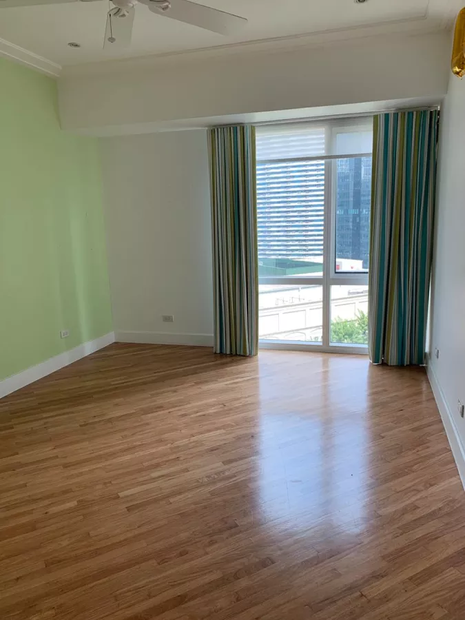"Luxurious 3 Bedroom 3 Bathroom Condo at Luna Gardens Rockwell, Makati"05